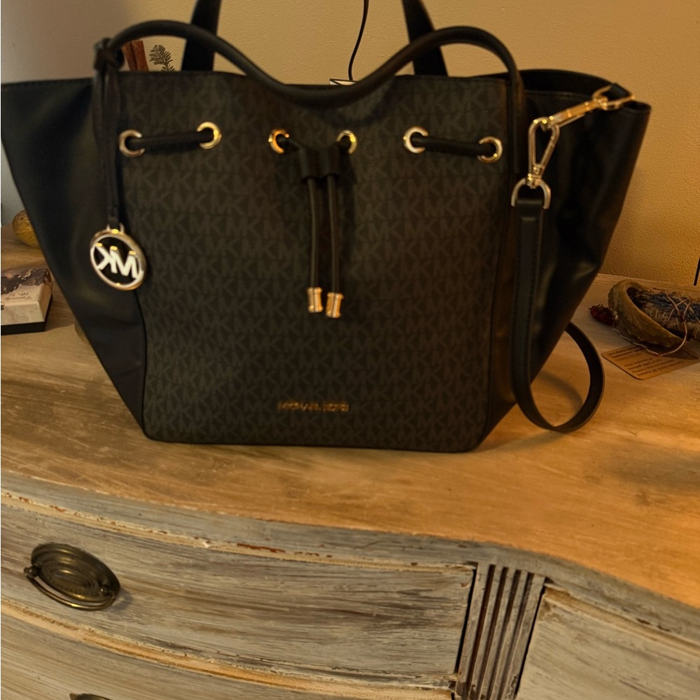 Michael Kors Black and Gold Women's Bag